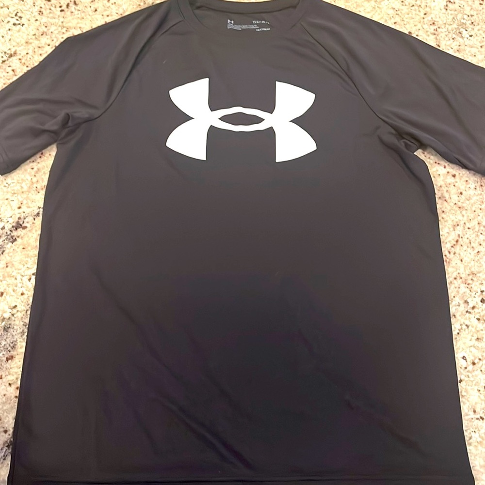 Boys Under Armour heatgear shirt size youth large